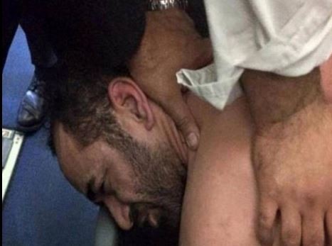 Un pasajero orinó sobre otro y causó una brutal pelea en pleno vuelo | Internacionales