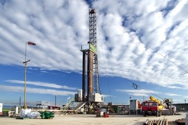 YPF entrega copias del contrato con Chevron | Política