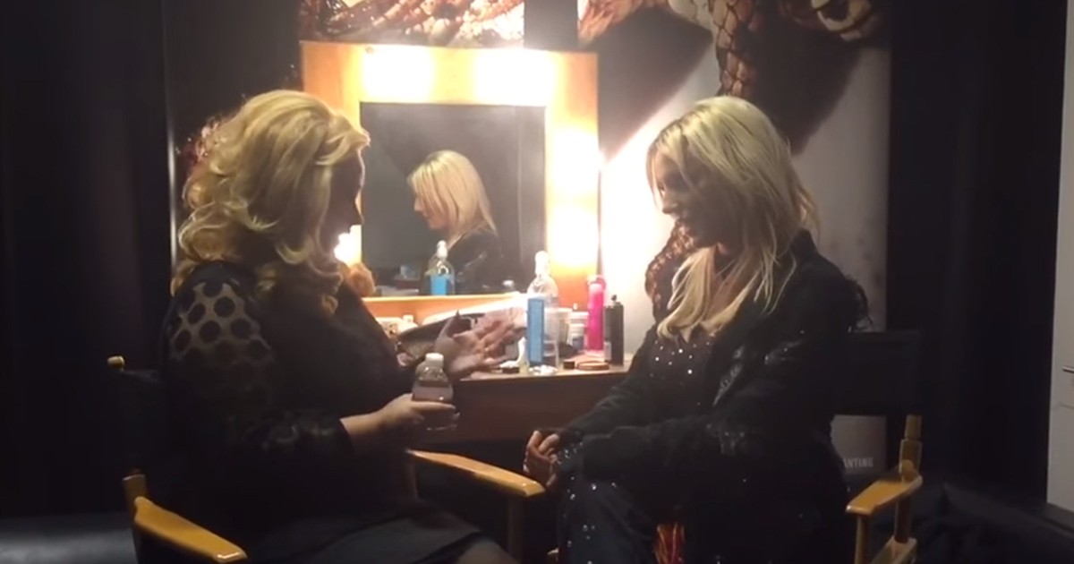 #EsViral: Britney Spears le enseña a cantar a Adele | Redes