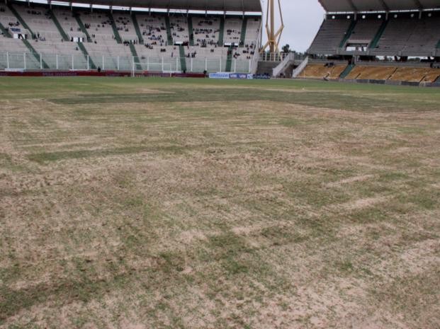 Agüero, sobre el mal estado del campo en el Kempes: "Habrá que pensar que estamos jugando en inferiores" | Deportes