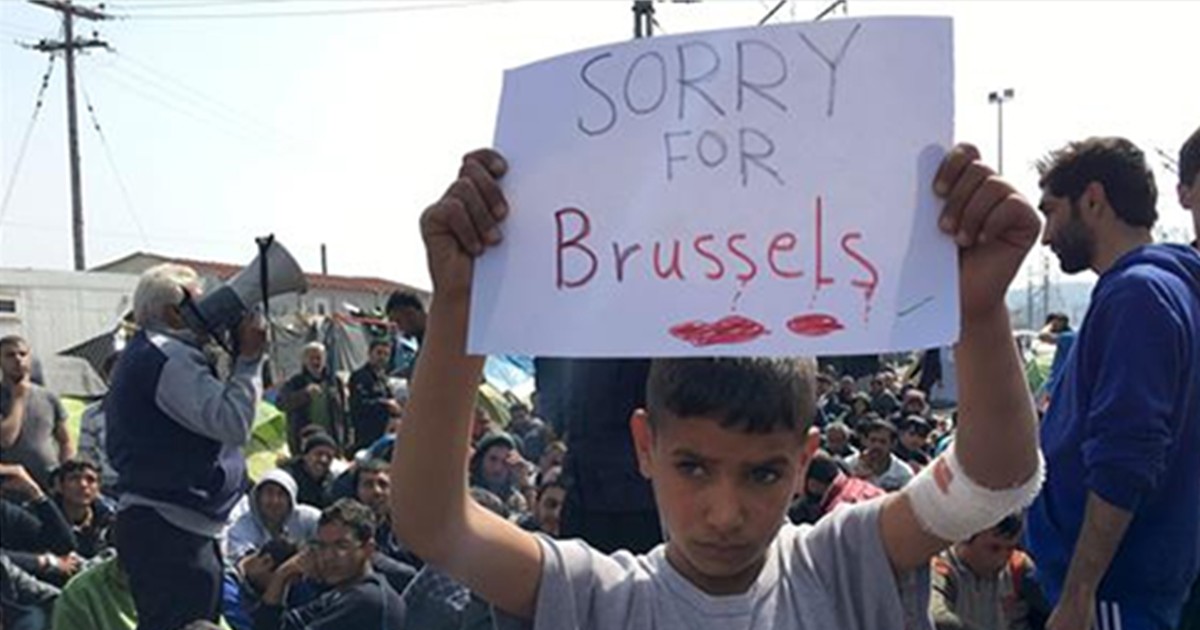 "Perdón por Bruselas": la foto del chico refugiado que conmueve al mundo | Internacionales