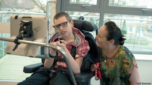 Las primeras palabras de un joven que pudo hablar por primera vez a los 16 años | Internacionales