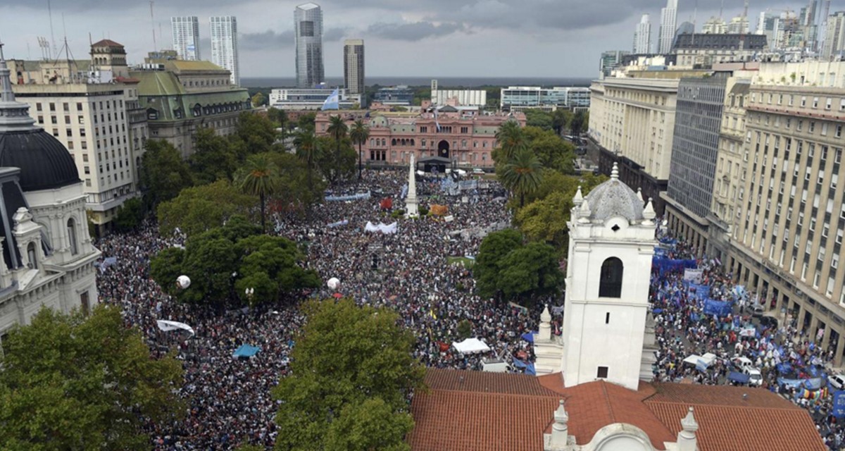 Marchas a Plaza de Mayo y actos en el interior del país por los 40 años del Golpe | Política