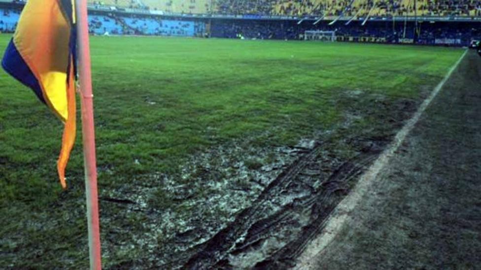 Trabajan en el pasto de la Bombonera para arreglarlo de cara al Superclásico | Deportes