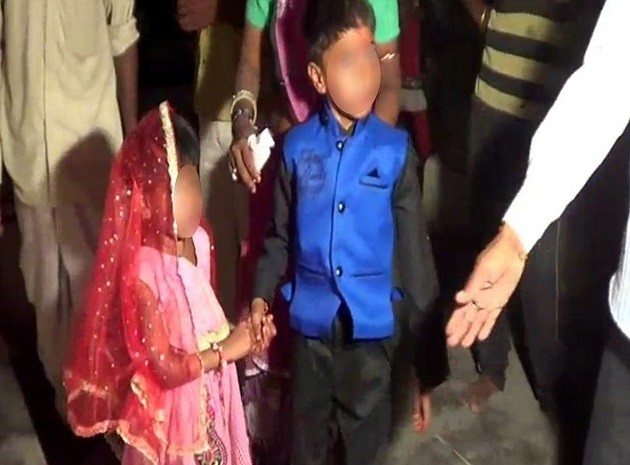 Video: a pesar del llanto, casaron a decenas de niños en la India | Internacionales