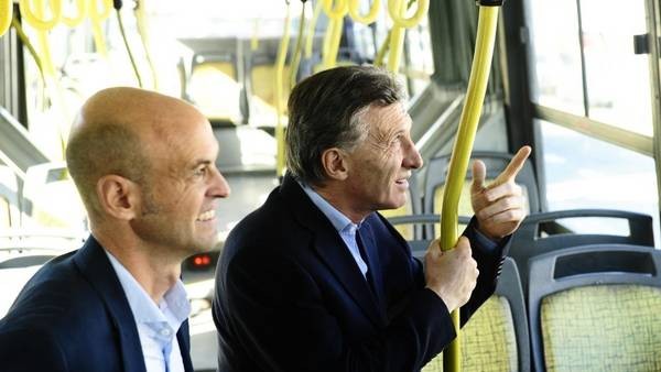El Gobierno aumenta los subsidios para el transporte en el interior del país | Política