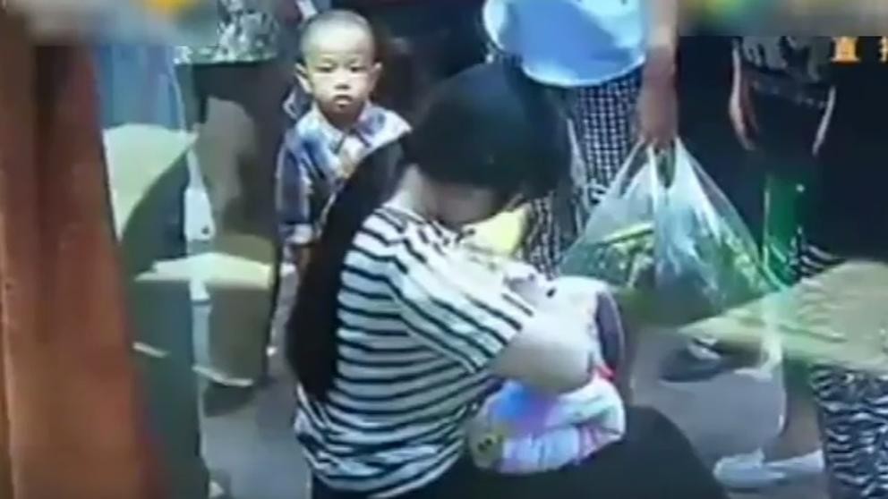 La mujer que amamantó a un bebé abandonado y conmovió a China | Redes