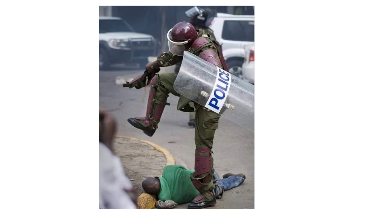 Kenia: La foto de la brutalidad policial que conmociona al mundo | Internacionales
