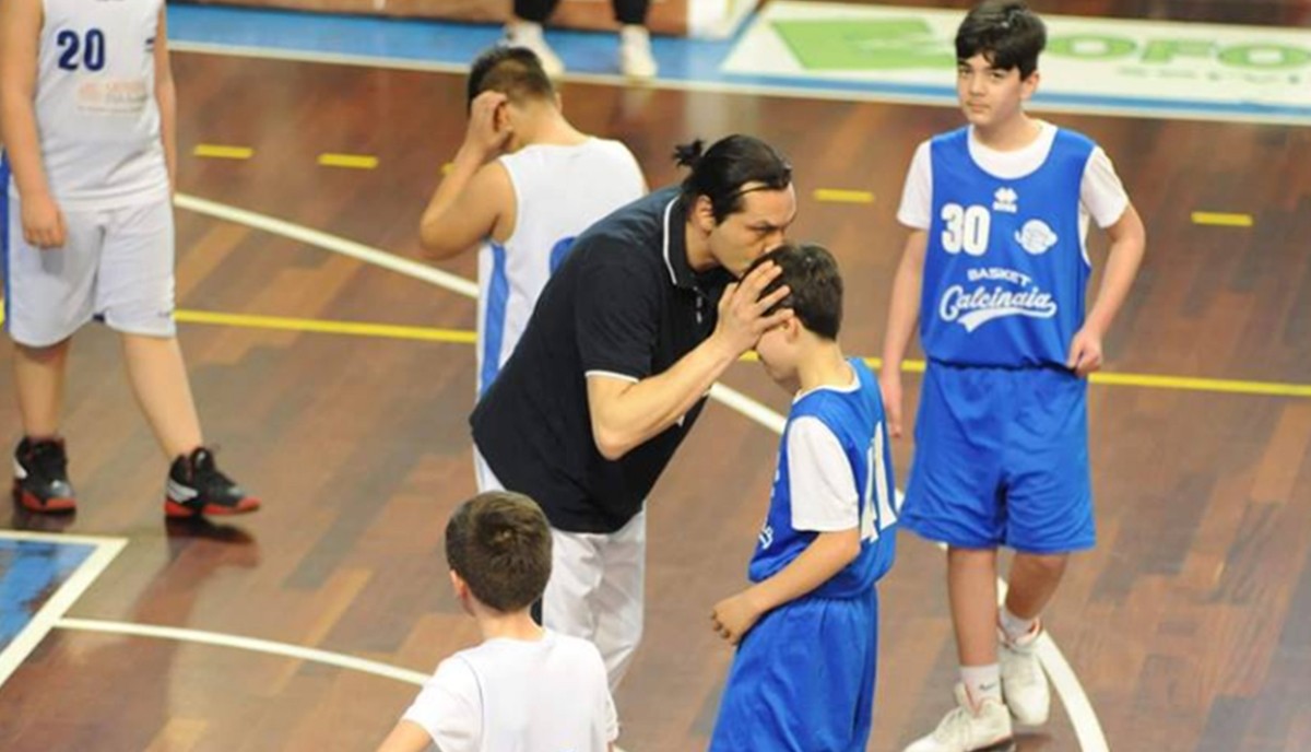 "Creo en ti ": el emotivo gesto de un entrenador que se volvió viral en las redes | Redes