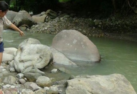 Miss Perú realizaba una sesión de fotos en un río y encontró una pierna humana | Internacionales