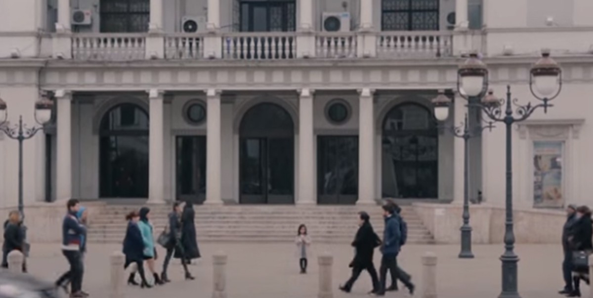 Experimento social: ¿qué harías si vieras a una nena de 6 años sola en la calle? | Redes