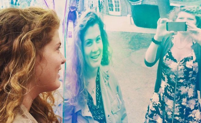 El dramático caso de la mujer que no se reconoce cuando mira al espejo | Internacionales