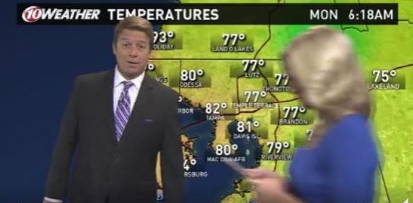 Una periodista interrumpió una transmisión en vivo buscando su "Pokémon GO" | Redes