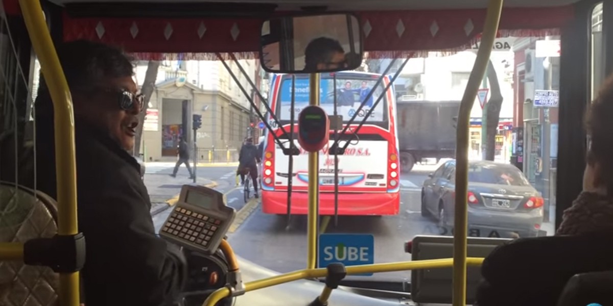 Se viralizó un video de una acalorada discusión política entre un chofer y sus pasajeros | Redes