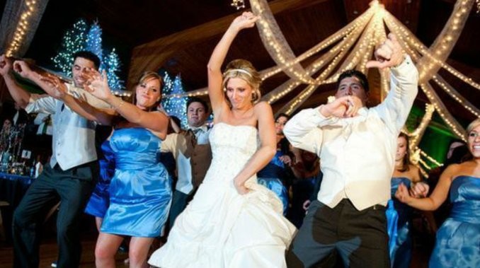 Una mujer faltó a un casamiento y la pareja le cobró la cena | Curiosidades