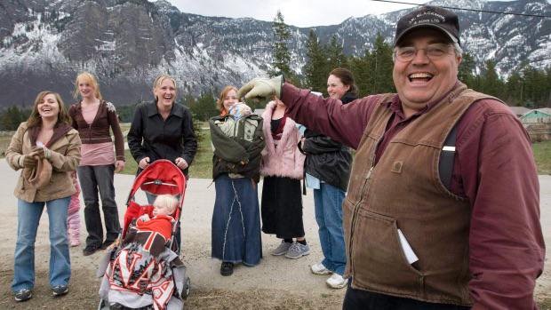 El hombre que está en guerra contra la poligamia: tiene 27 esposas y 145 hijos | Curiosidades