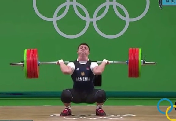 Video: la terrible lesión de un pesista armenio | Deportes