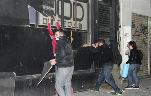 Incidentes en la puerta del boliche donde estuvo la joven muerta por sobredosis | Actualidad