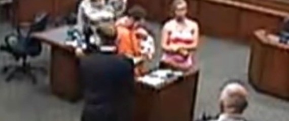 Un preso vio por primera vez a su hijo y emocionó a todo el tribunal | Curiosidades