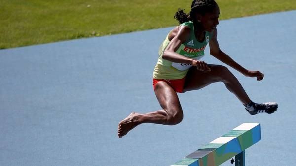 Una etíope corrió sin una zapatilla y conmovió al estadio | Deportes