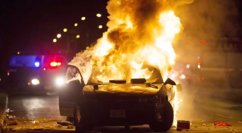 EE.UU.: violentos enfrentamientos con la policía tras la muerte de un joven | Internacionales