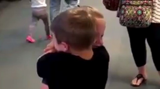 #EsViral el reencuentro de dos "viejos" amigos | Redes