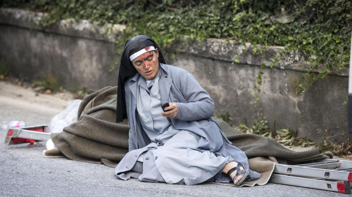 Las historias detrás del dolor: la foto de la monja herida que recorrió el mundo | Internacionales
