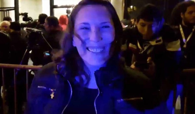 La joven que busca un autógrafo de Messi para llevar a su novio al altar | Deportes