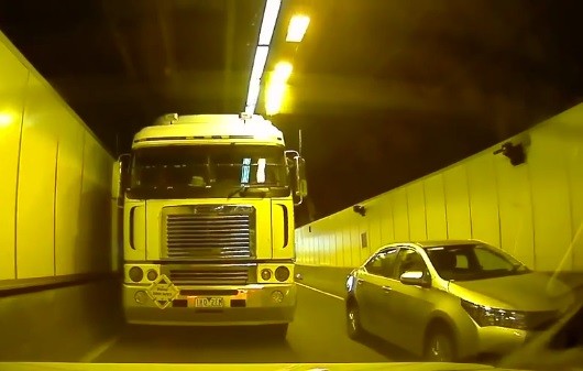 Un accidente desató la polémica en las redes sociales: ¿quién es el culpable? | Redes