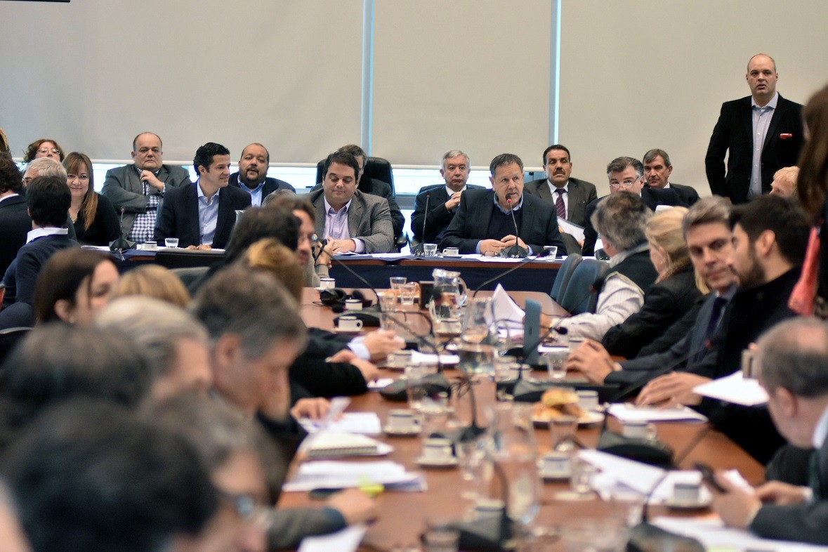 Triaca defendió ante Diputados el programa "Primer empleo" y la oposición lo consideró "precarización" | Política