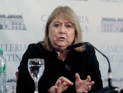 Relaciones con Gran Bretaña: acuerdan un nuevo vuelo mensual a Malvinas | Política