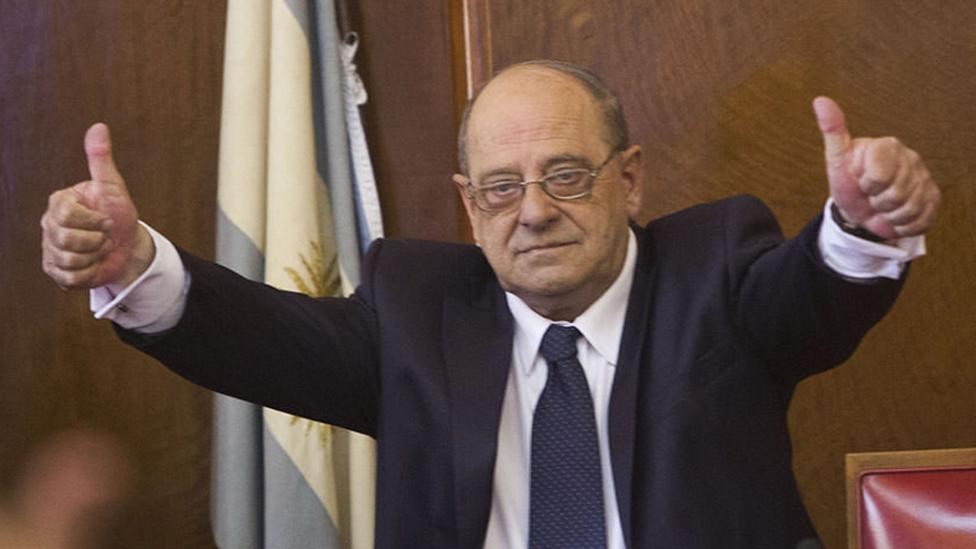 Mar del Plata: el intendente redujo 10% su sueldo y el de los funcionarios por la emergencia económica | Política