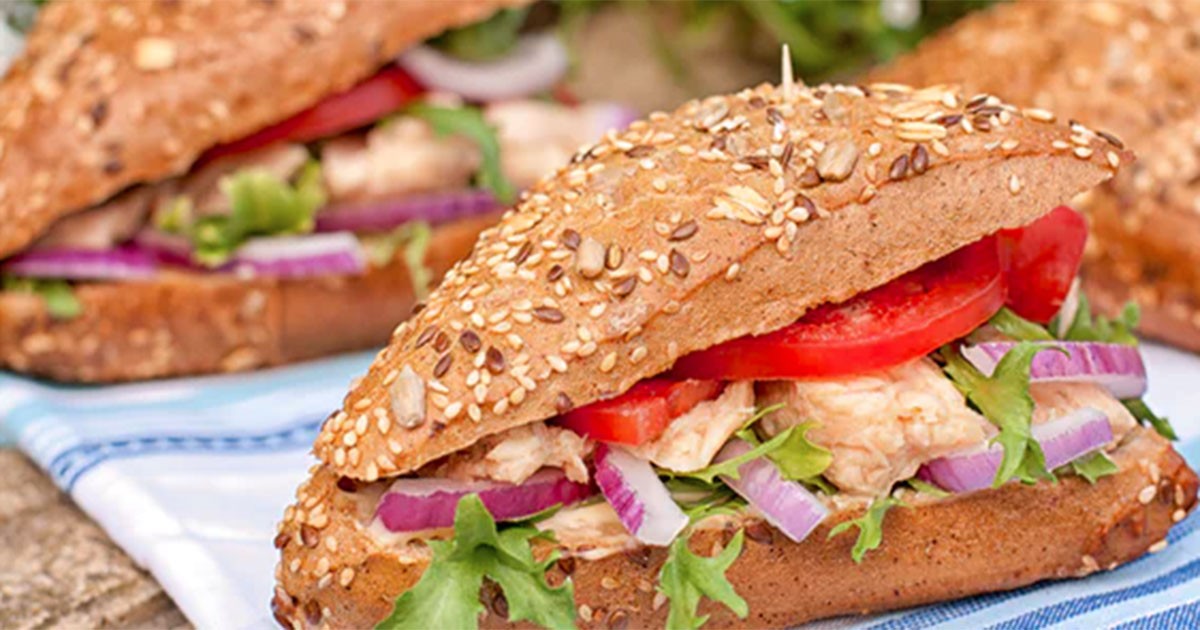 Polémica en Milán: un alumno fue obligado a comer solo por llevar comida casera | Internacionales