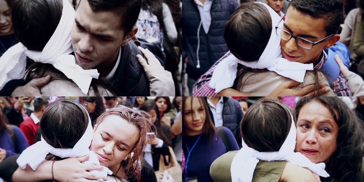 La ex guerrillera de las FARC que da abrazos para pedir perdón | Internacionales