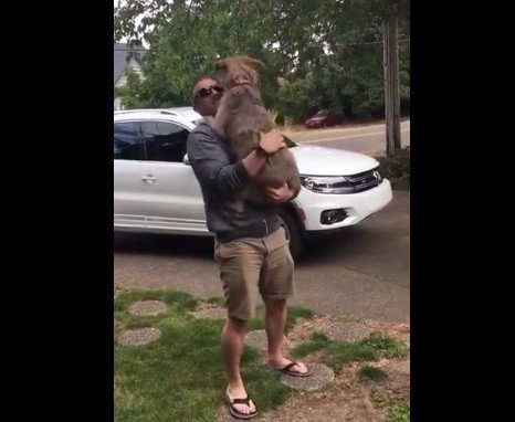 #AmorViral Cuando tu perro se pone así de feliz al verte, arrasa en Facebook | Redes