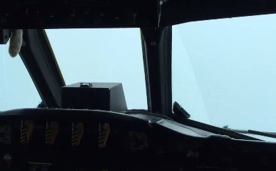 Videos: el avión que se mete en el ojo del huracán Matthew | Internacionales