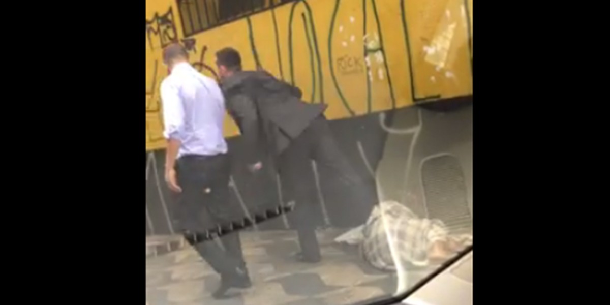 Indignación en las redes sociales por la agresión a un hombre sin techo | Redes