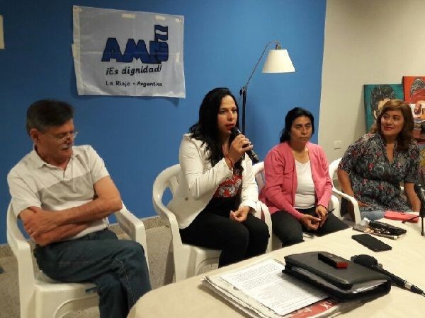 Gremio de docentes de La Rioja presentó a una docente a quien acompañó en el proceso de cambio de género | Actualidad