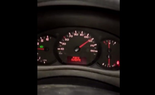 Video: venía a 150 kilómetros por hora, hizo un rebaje a segunda y rompió el motor | Curiosidades