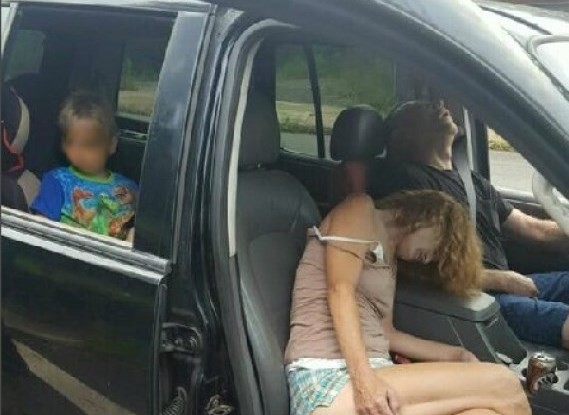 La historia detrás de la foto del nene que vivió la sobredosis de heroína de su madre | Internacionales