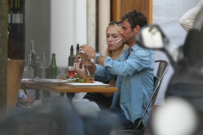 Francia pagará los parches de nicotina a los que dejen de fumar | Internacionales