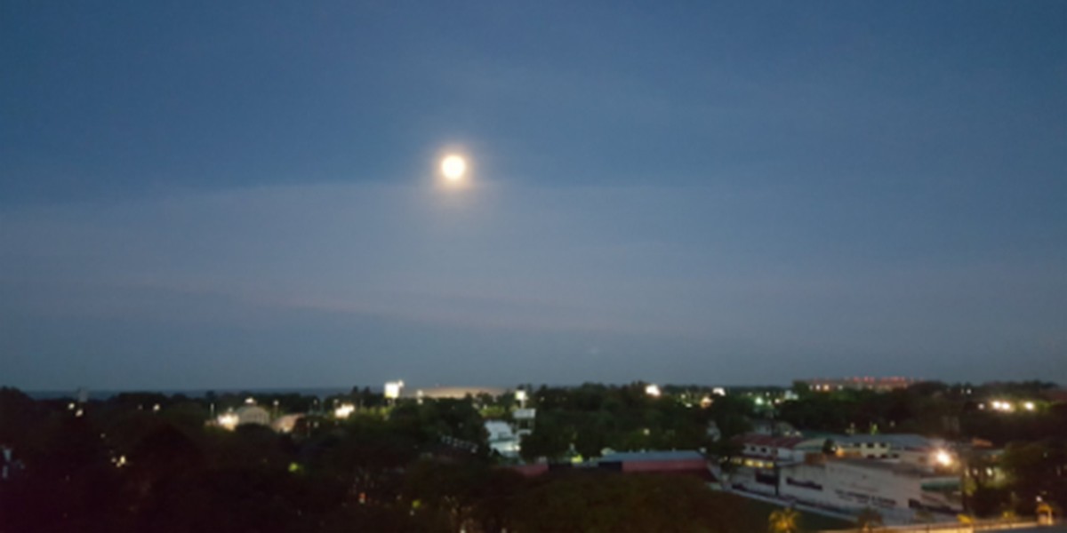 Así se vive la llegada de la "superluna" en las redes sociales | Redes