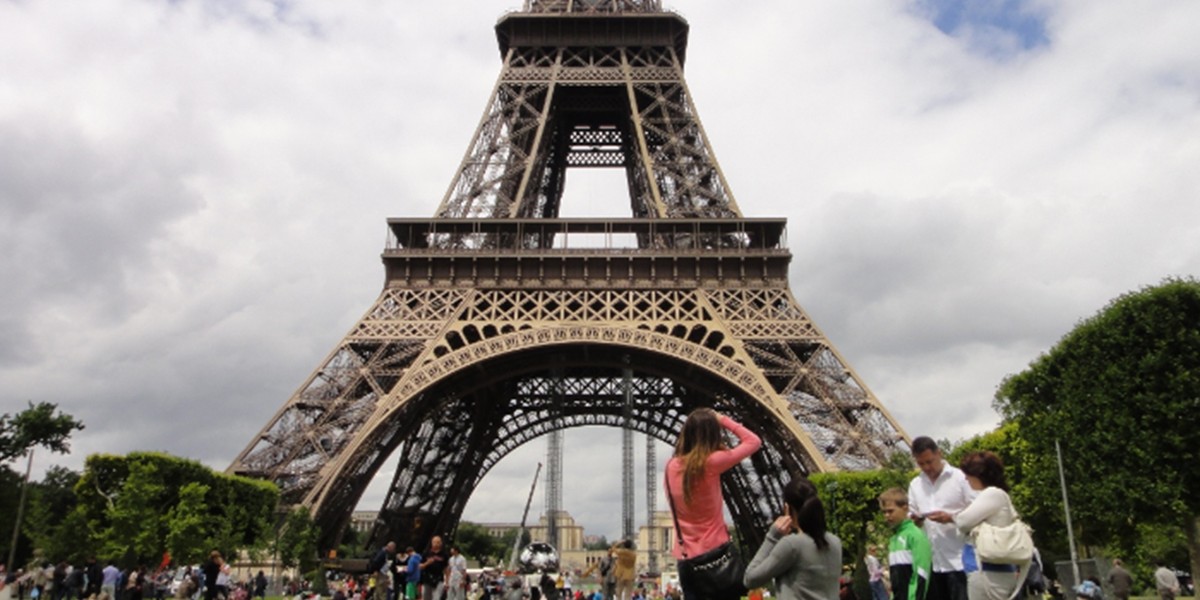 Millonario robo a dos turistas cataríes al salir del aeropuerto de París | Internacionales