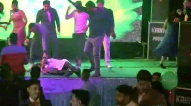 No los dejaban subir al escenario en una fiesta y mataron a una bailarina en pleno acto | Internacionales