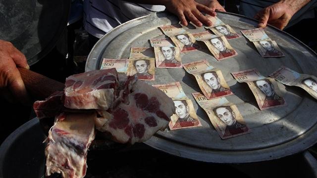 Al menos tres muertos en disturbios por falta de dinero en efectivo en Venezuela | Internacionales