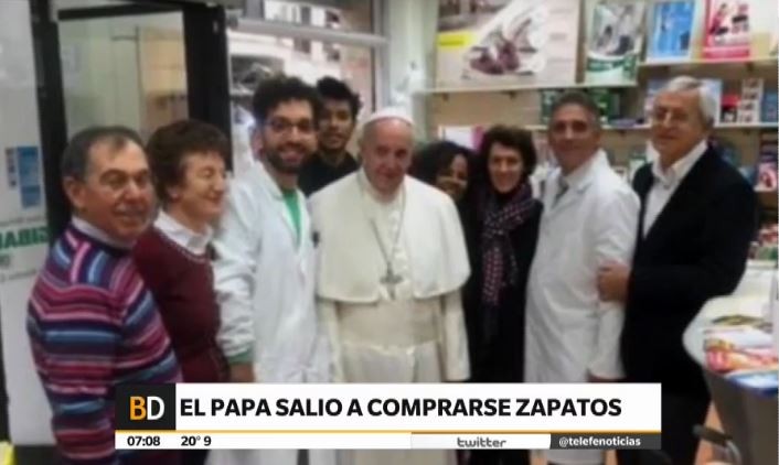 El Papa de compras: apareció de sorpresa en una zapatería de Roma | Internacionales