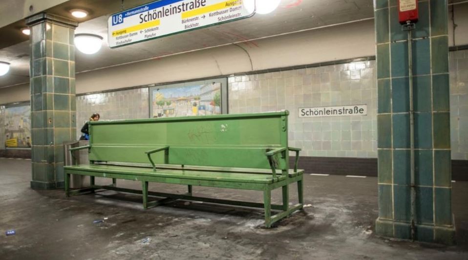 Intentaron quemar vivo a un indigente en el subte de Berlín | Internacionales
