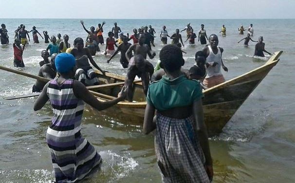 Naufragó barco con equipo de fútbol de Uganda: 30 muertos | Deportes