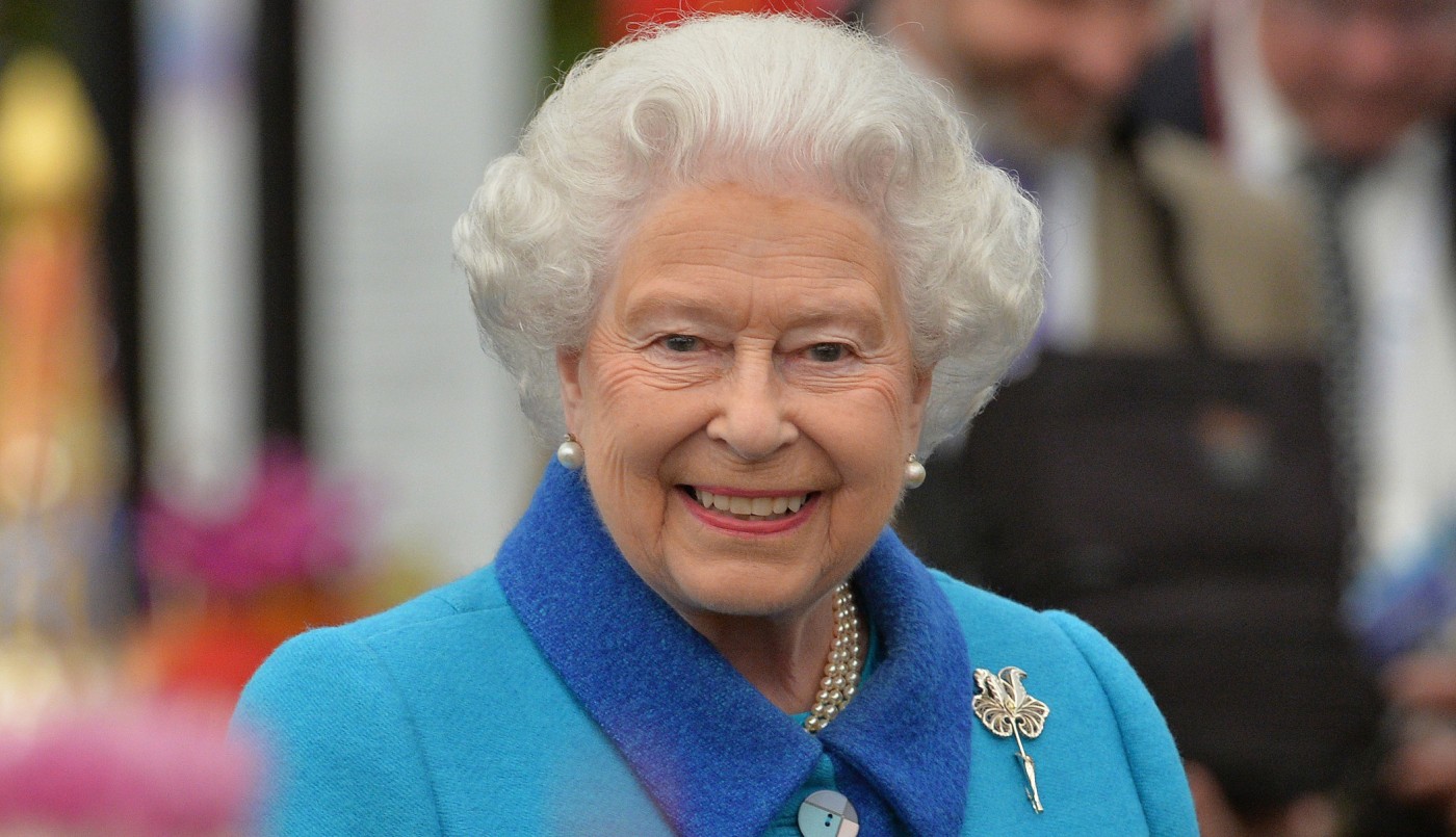 Un guardia de Buckingham Palace casi le dispara a la Reina Isabel de Inglaterra | Internacionales