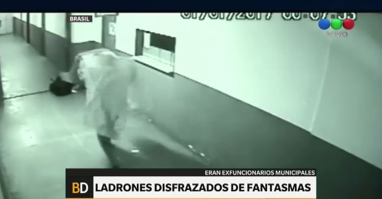 Detuvieron a dos ex concejales porque protagonizaron un insólito robo vestidos de fantasmas | Internacionales